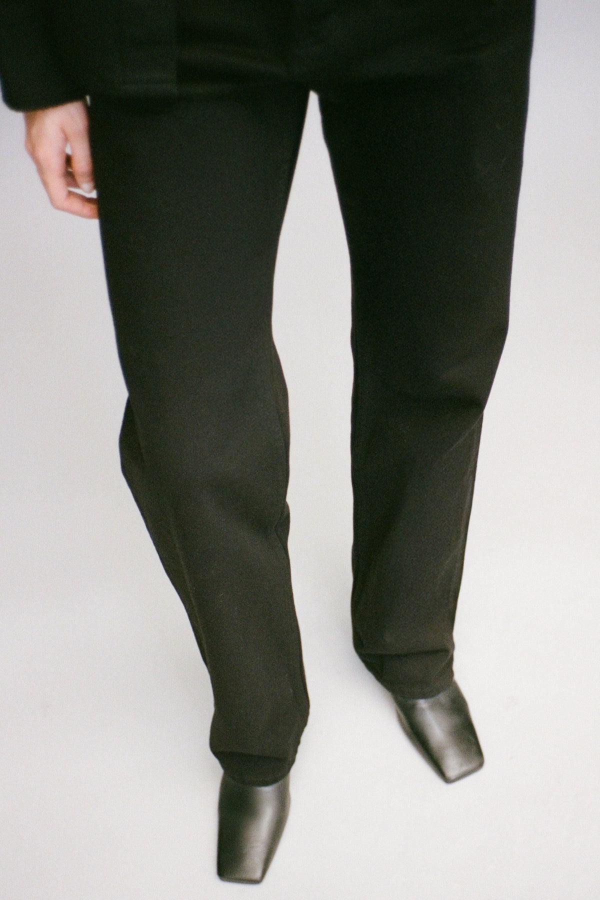Top view CAMILLA AND MARC Manuela Denim Jean in Black with a straight‑leg fit and classic five‑pocket design.
