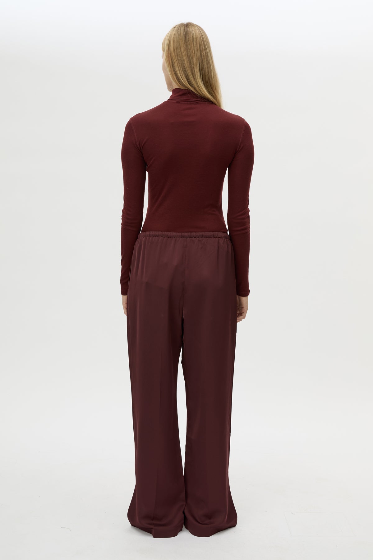 Back view CAMILLA AND MARC Barre High Neck Top in Burgundy with long sleeves and V‑neck split turtleneck.