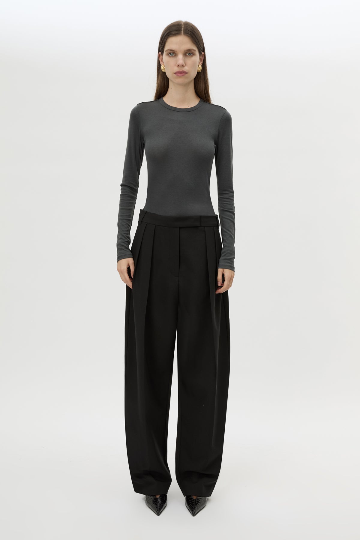 Front view CAMILLA AND MARC Barre Long Sleeve Top in Charcoal Grey styled with the Tala Double Barrel Pant.