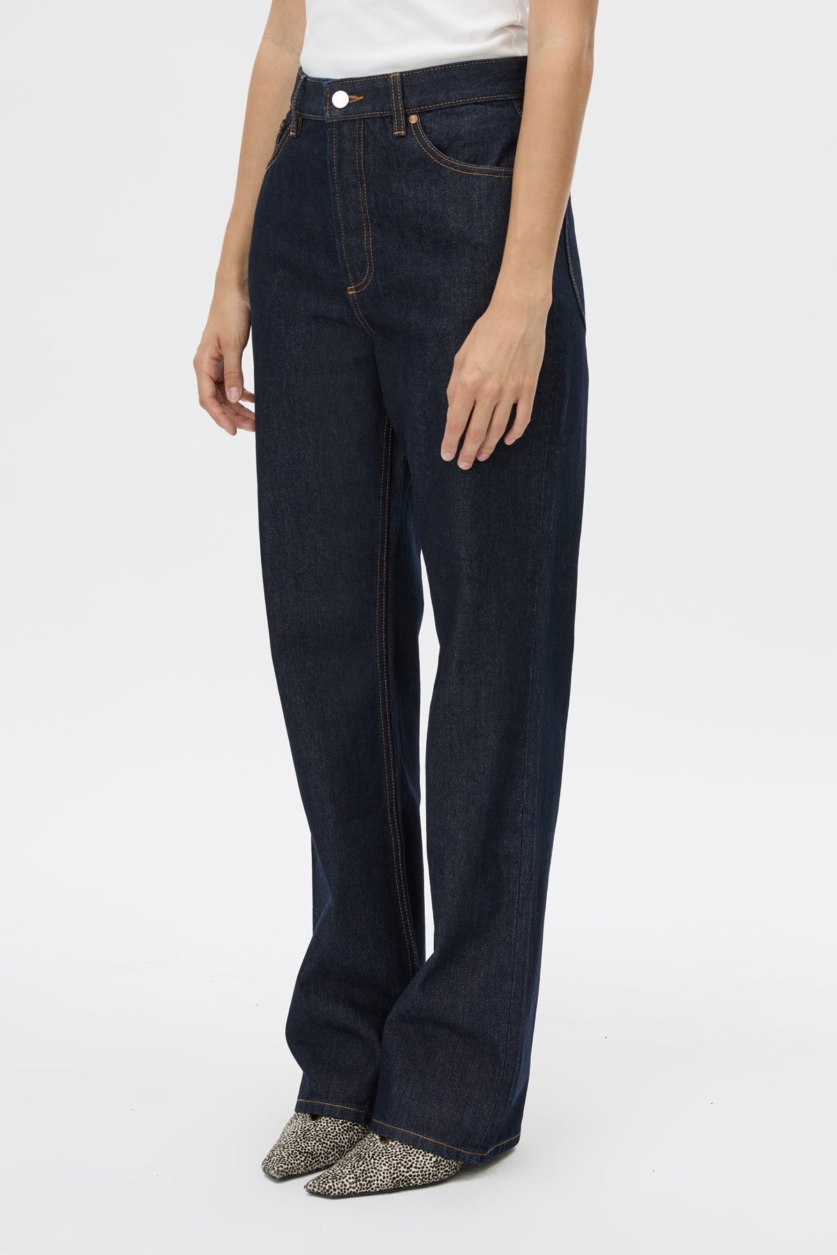 Cropped view CAMILLA AND MARC Manuela Denim Jean in Indigo with a straight‑leg fit and five‑pocket design.