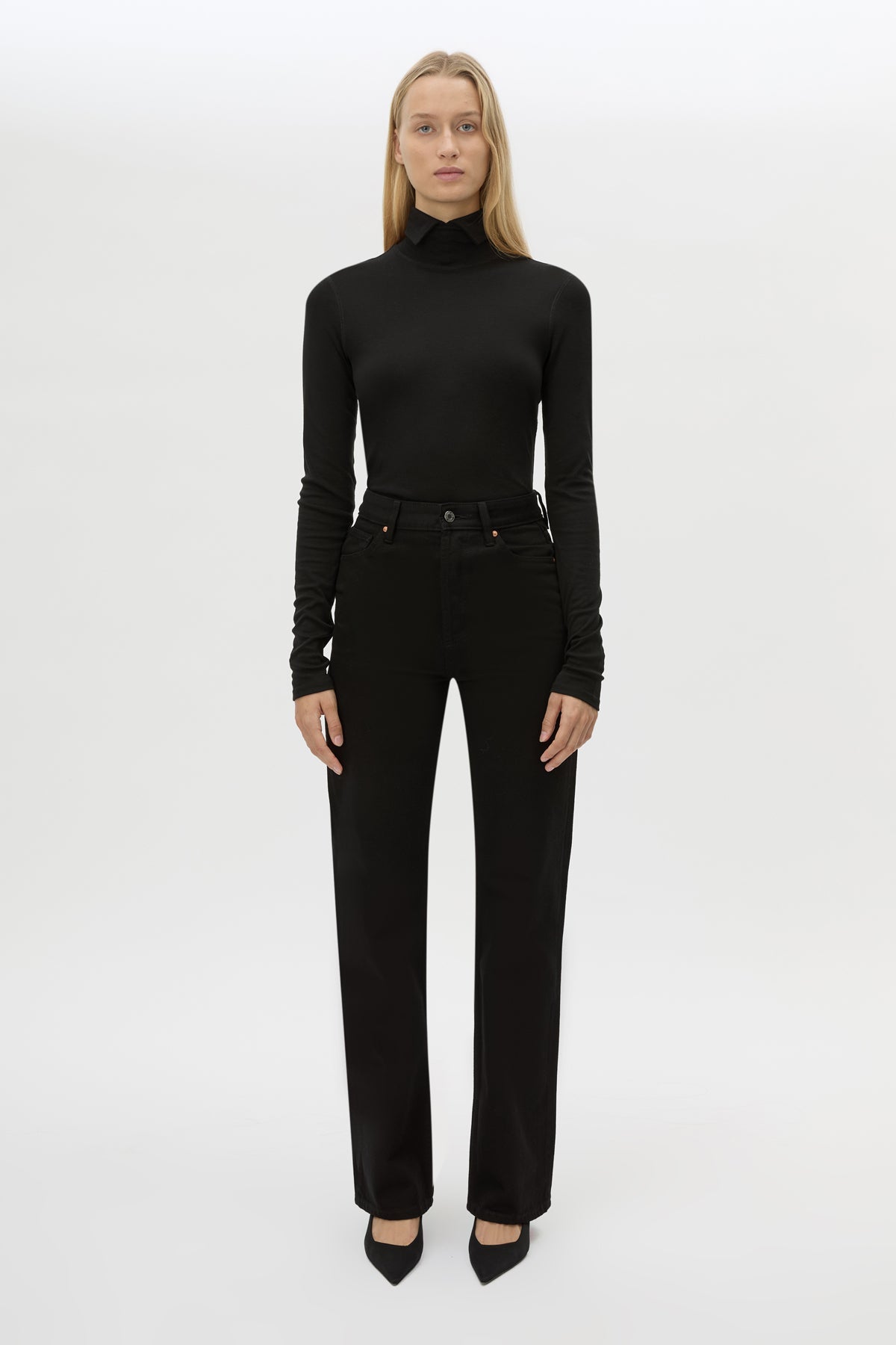Front view CAMILLA AND MARC Manuela Denim Jean in Black with a straight‑leg fit and classic five‑pocket design.