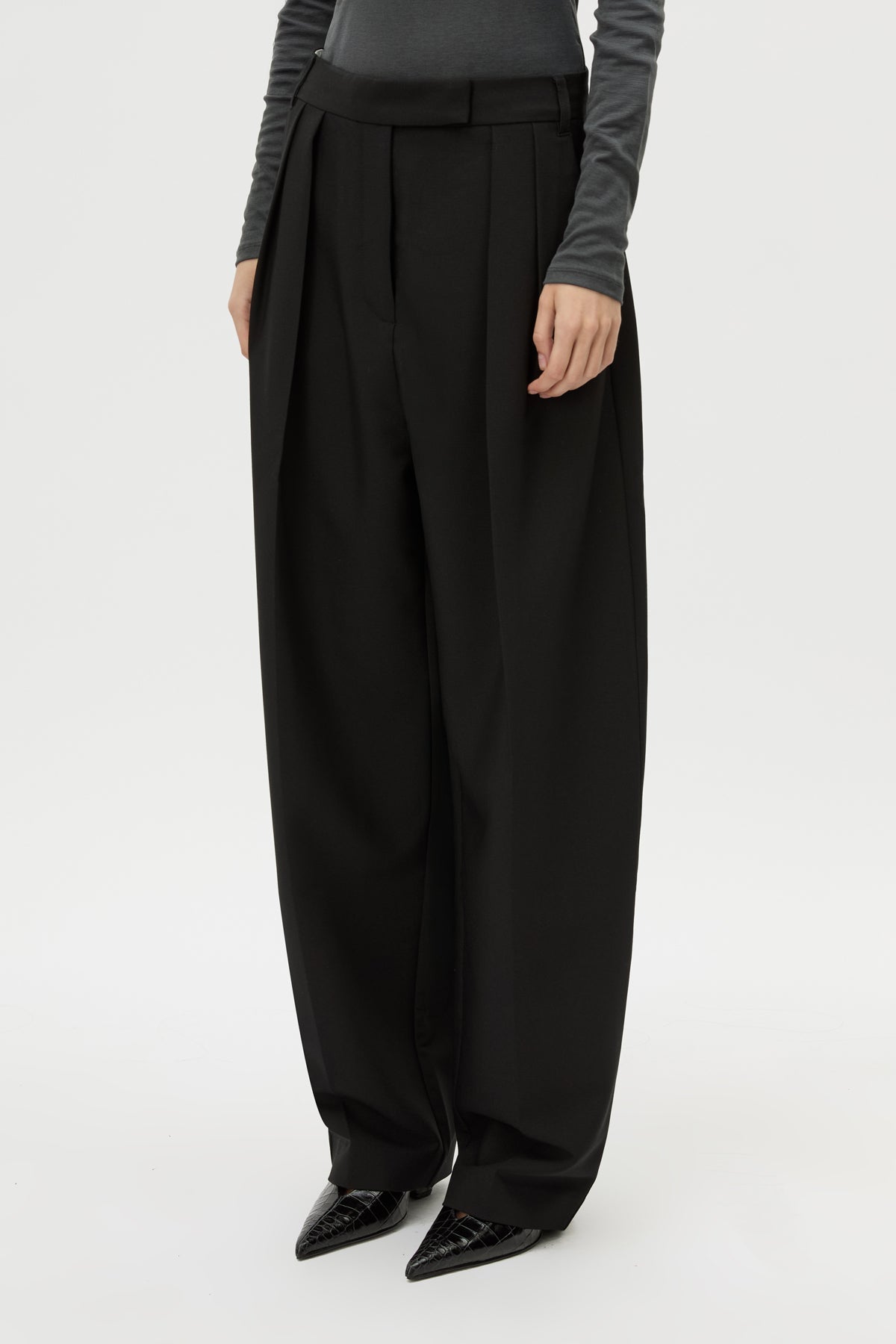 Tala Barrel Leg Pant