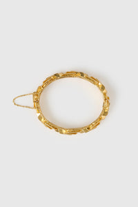 Top view CAMILLA AND MARC Wrenley Bangle with worn‑look 18k gold plating featuring an interlocking chain design.